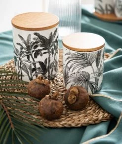 Vente flash ⌛ Maisons Du Monde Bocaux, Pots Et Bonbonnières Pot En Porcelaine Blanche Et Noire Imprimé Palmes Et Couvercle En Acacia H12 ???? -pots et bonbonnières Soldes pot en porcelaine blanche et noire imprime palmes et couvercle en acacia h12 1000 1 28 214745 3
